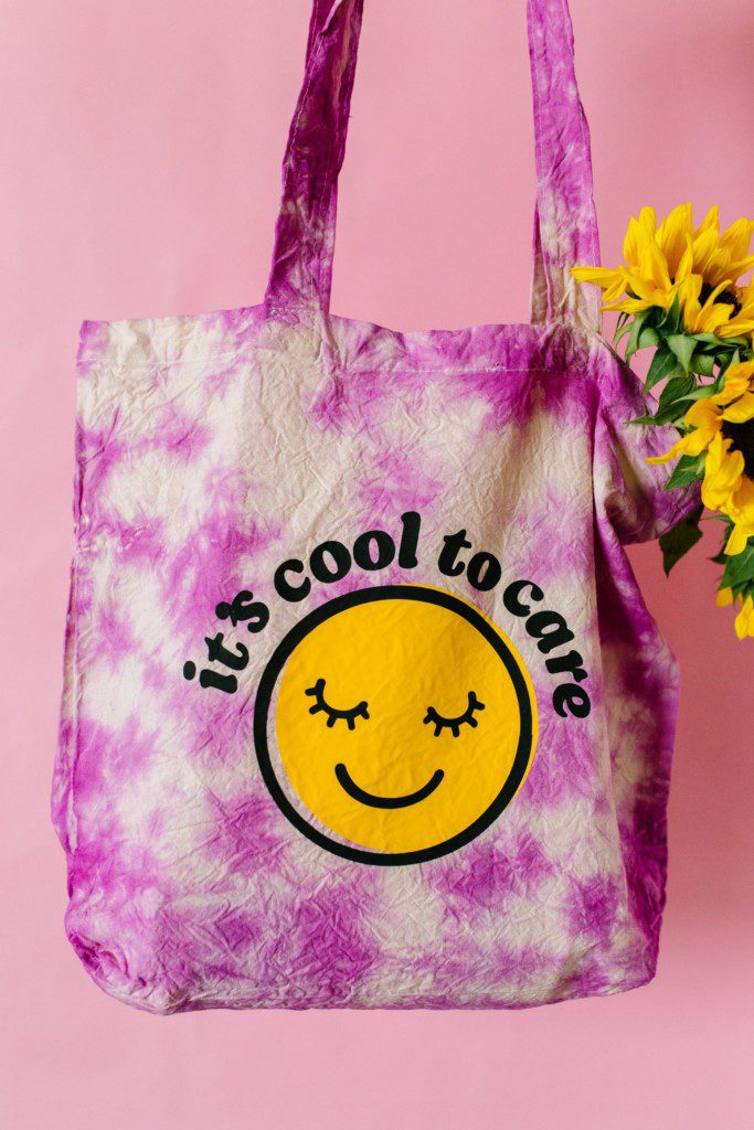 DIY Graphic HTV Tote Bag with Tie Dye | The Pretty Life Girls