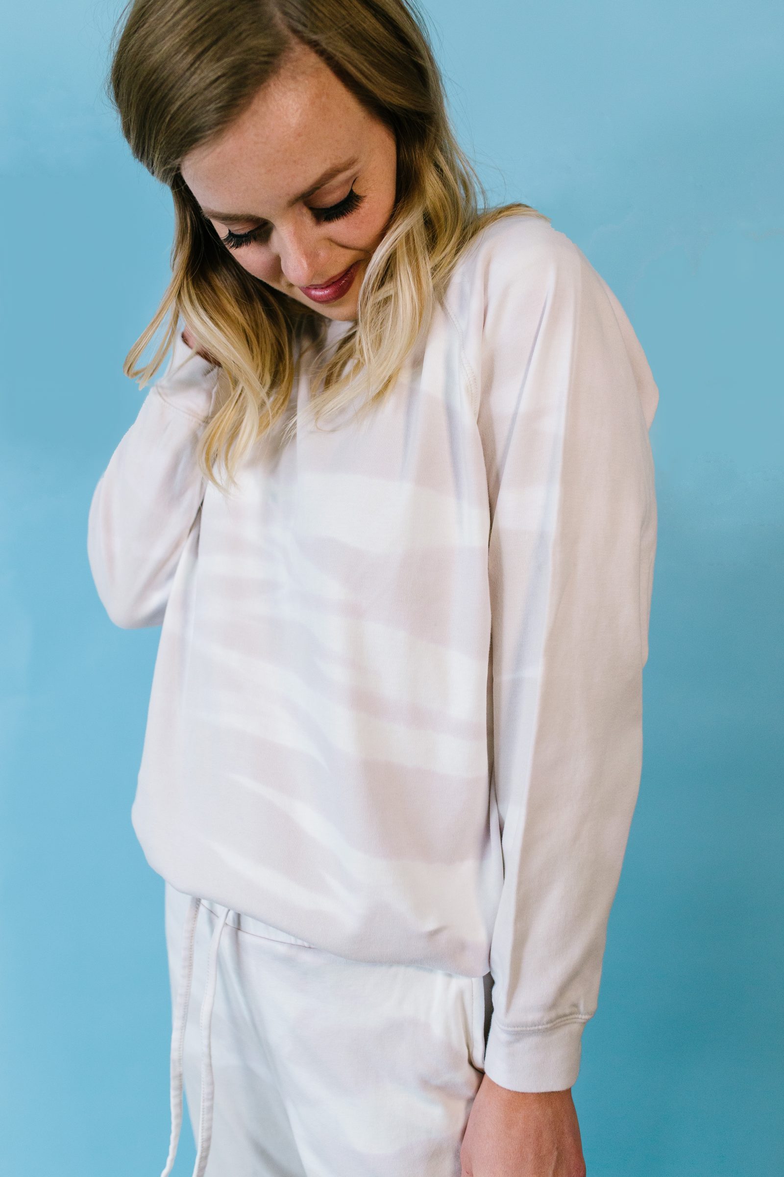 DIY Reverse Tie Dye Tiger Stripes Loungewear + a tutorial featured by Top US Craft Blog + The Pretty Life Girls