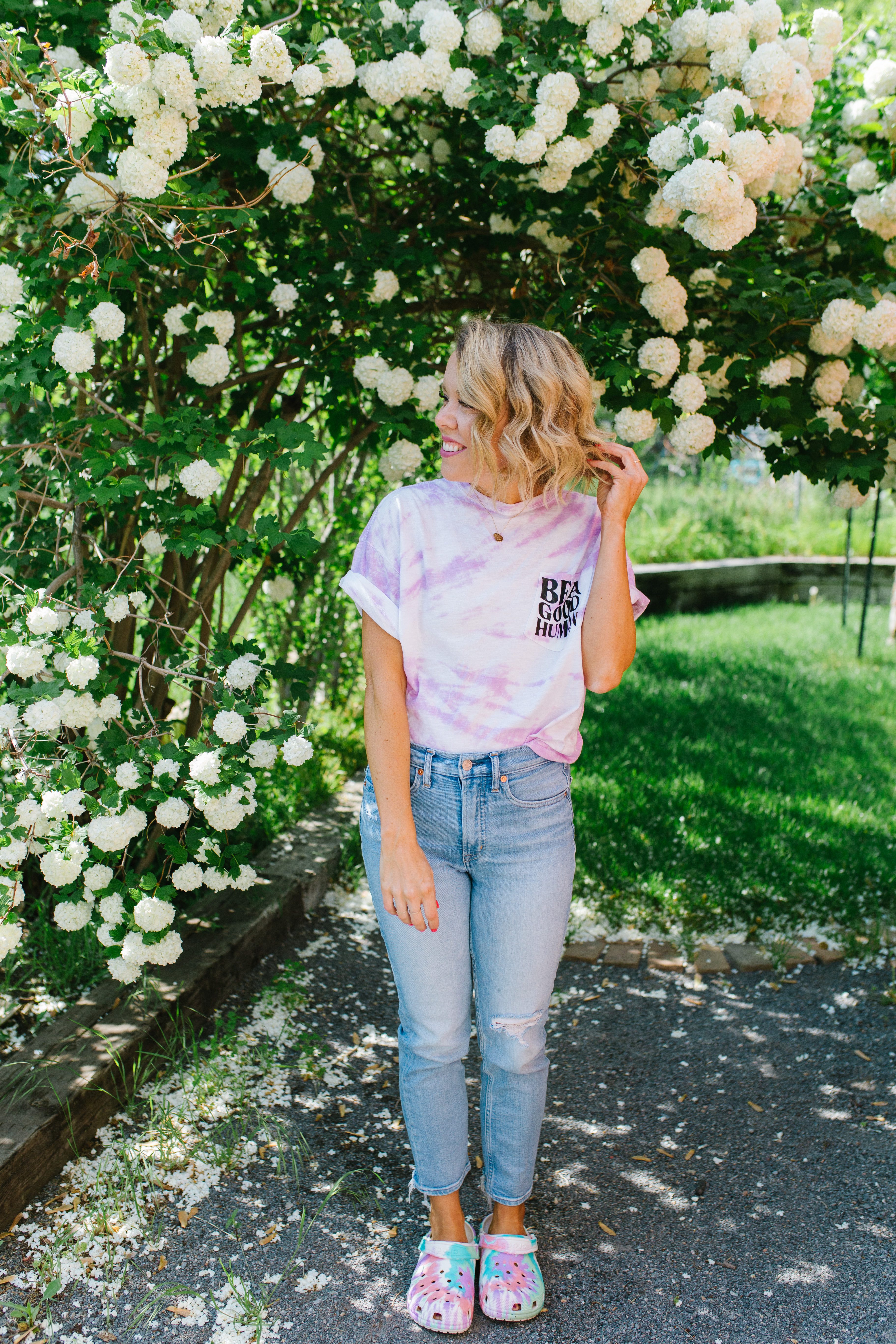 How to Make a Purple Pastel Tie Dye Tee with HTV Graphic + a tutorial featured by Top US Craft Blog + The Pretty Life Girls