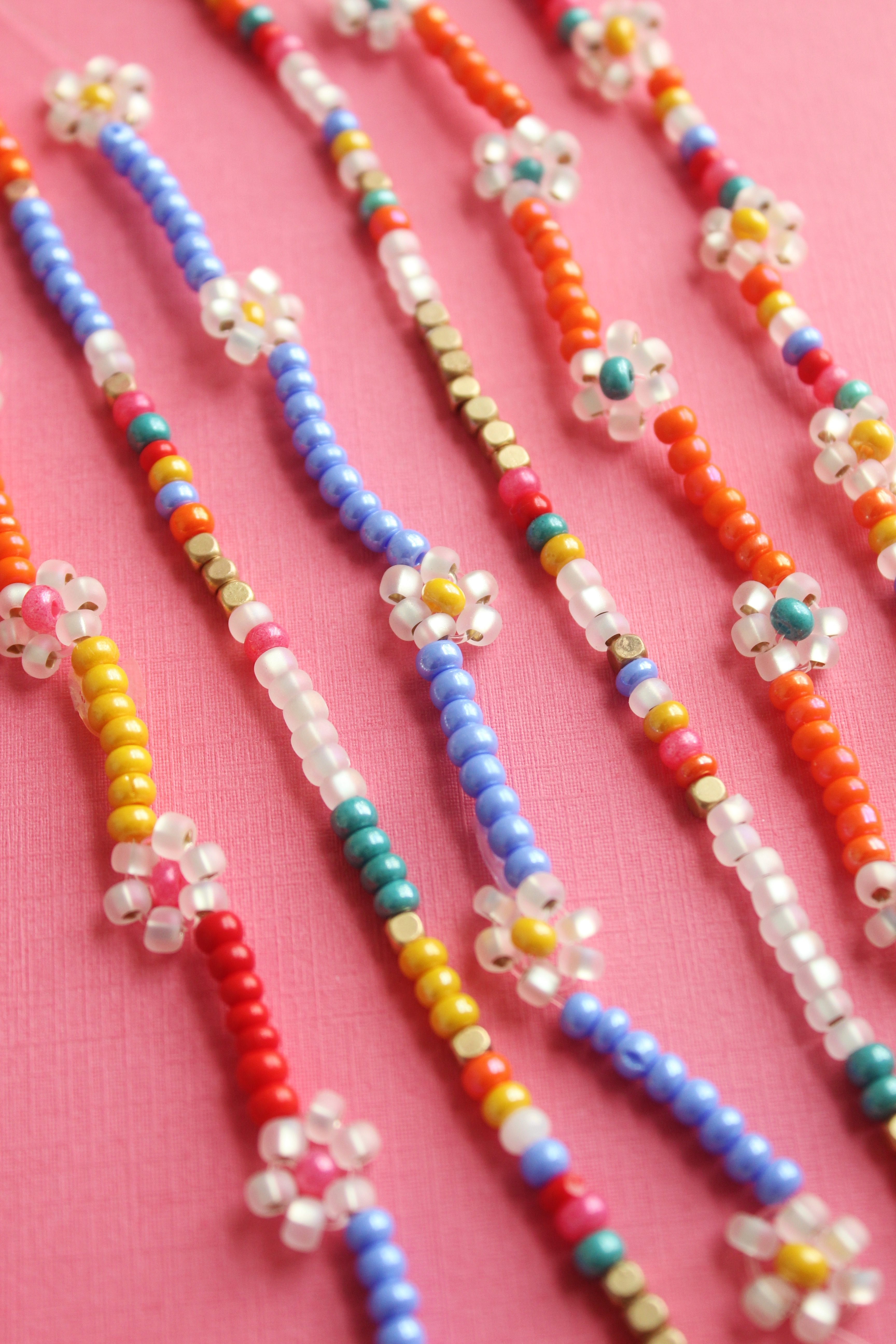 DIY Beaded Daisy Chain Bracelet Tutorial + a tutorial featured by Top US Craft Blog + The Pretty Life Girls