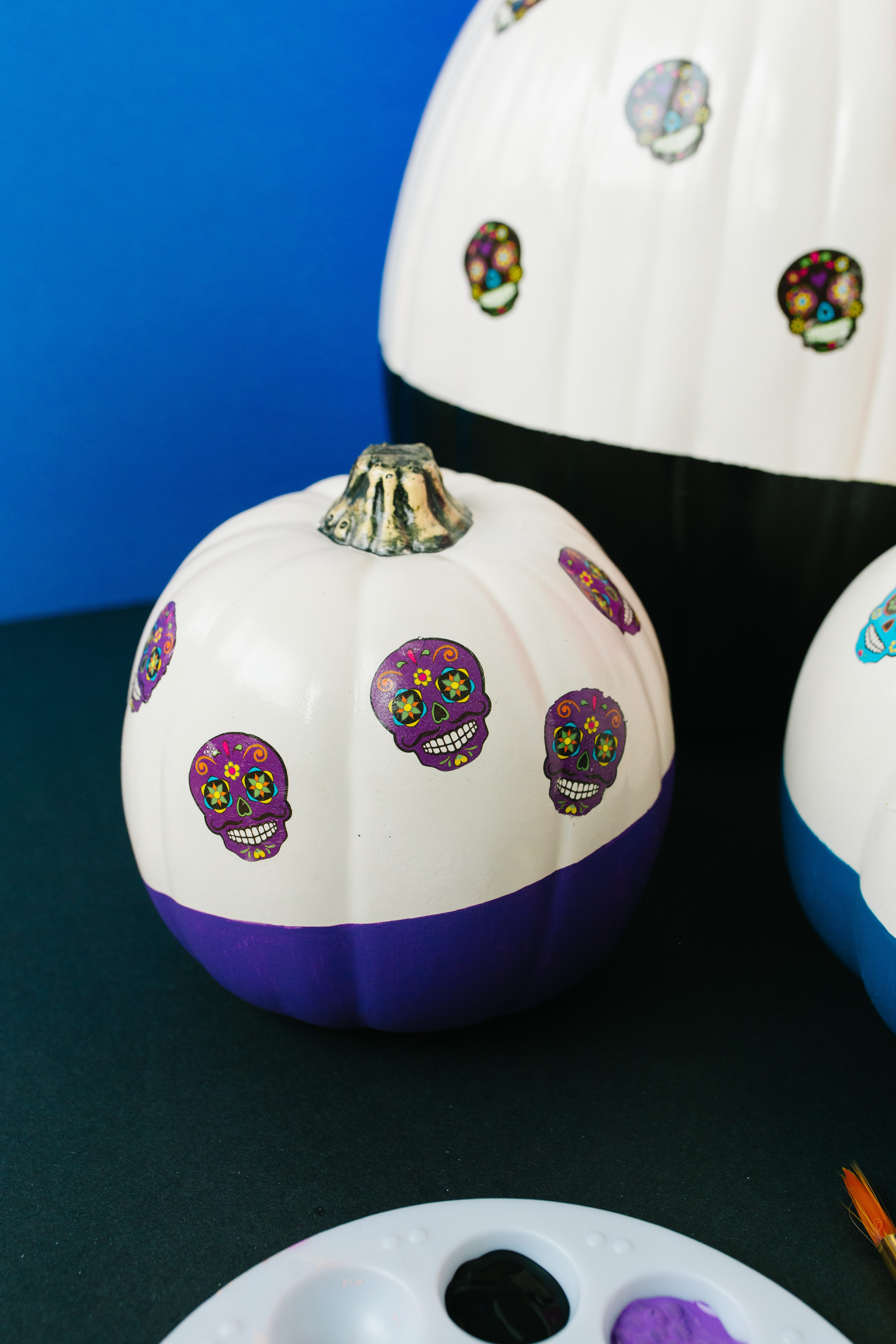 Halloween Crafts: 7 Easy No Carve Pumpkin Ideas + a tutorial featured by Top US Craft Blog + The Pretty Life Girls: Temporary Tattoo Pumpkins