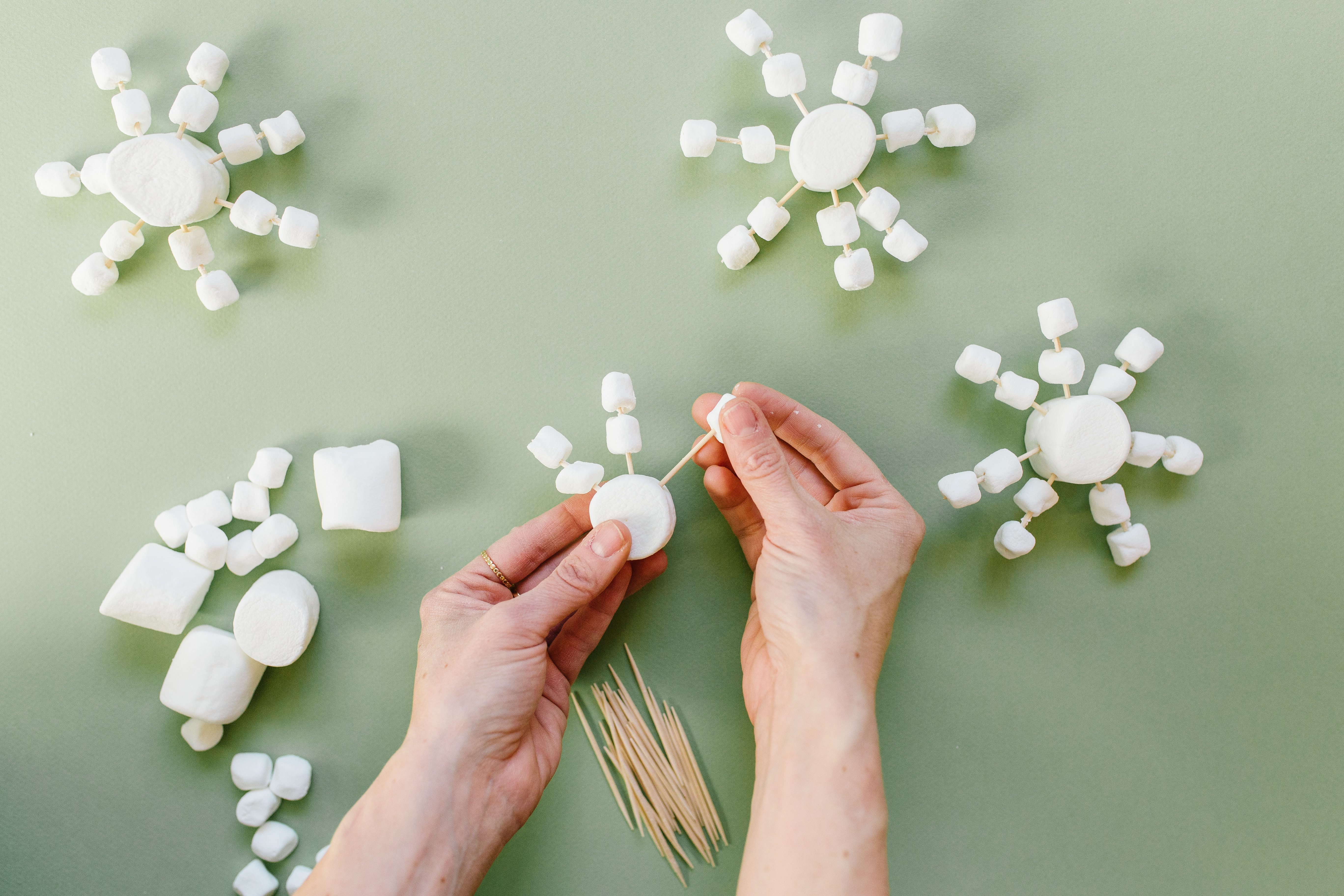 How to Make DIY Marshmallow Snowflakes for your Hot Chocolate + a tutorial featured by Top US Craft Blog + The Pretty Life Girls