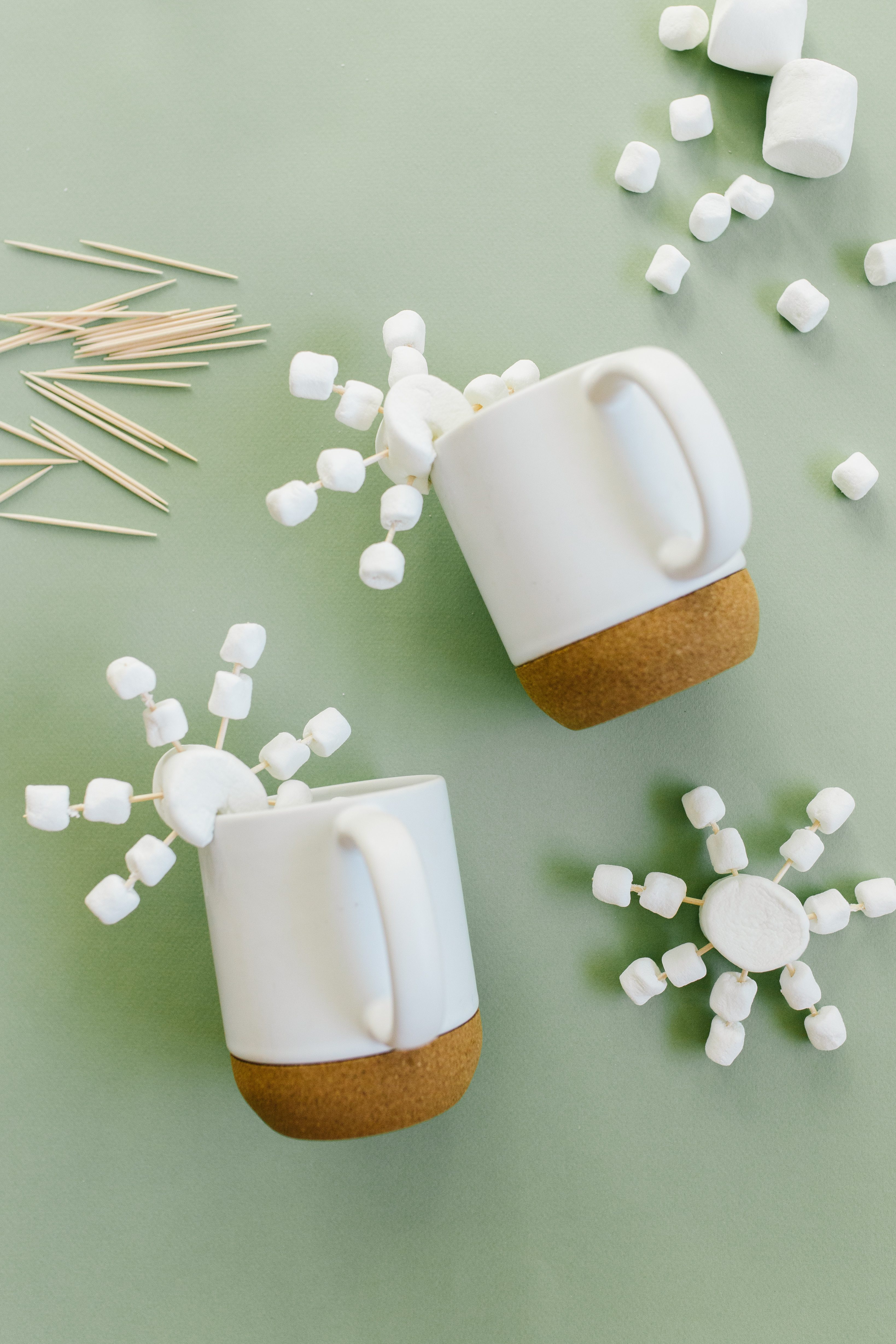 How to Make DIY Marshmallow Snowflakes for your Hot Chocolate + a tutorial featured by Top US Craft Blog + The Pretty Life Girls