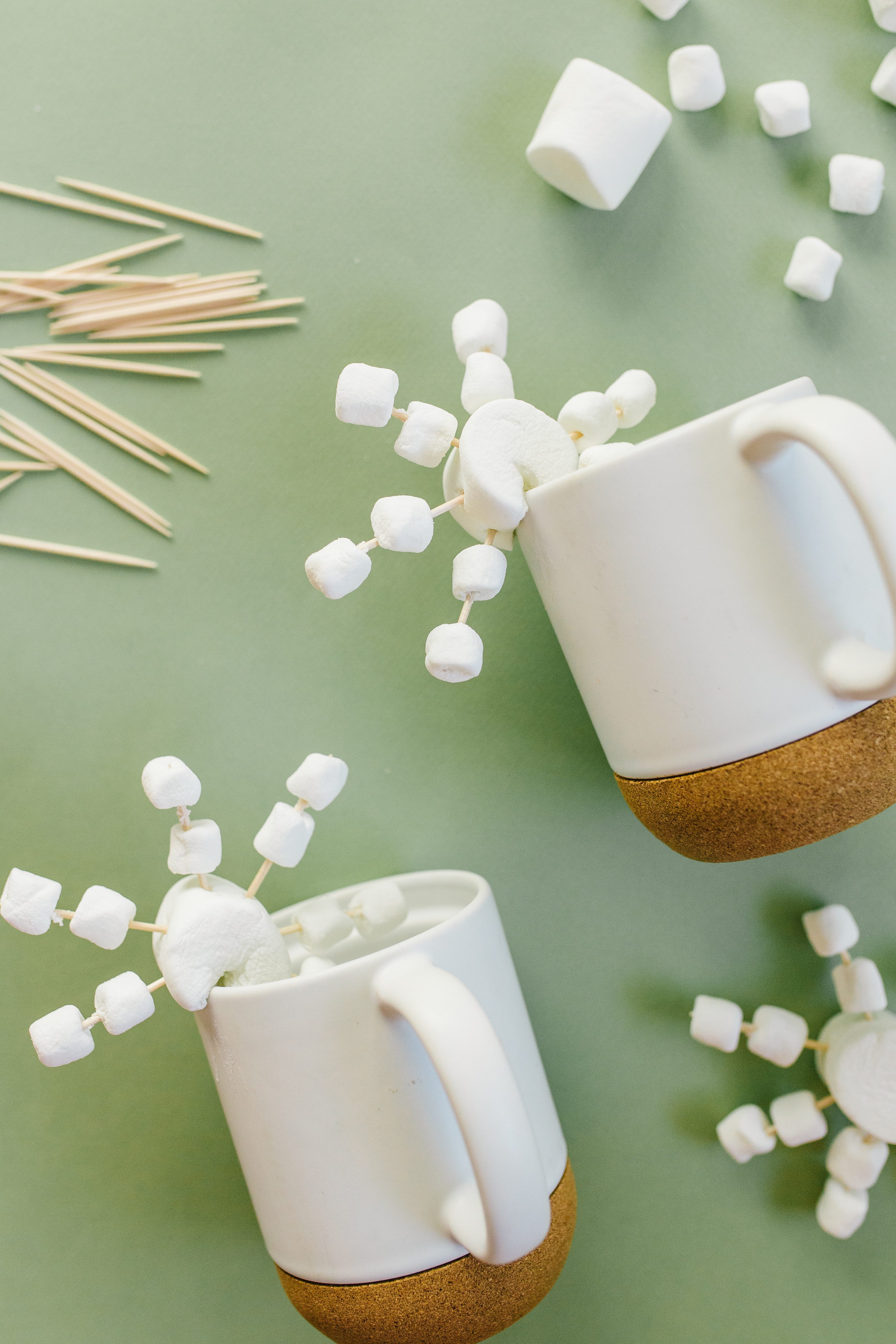 How to Make DIY Marshmallow Snowflakes for your Hot Chocolate + a tutorial featured by Top US Craft Blog + The Pretty Life Girls
