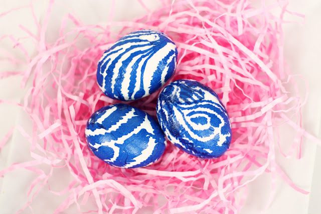8 Easter Egg Decorating Ideas + a tutorial featured by Top US Craft Blog + The Pretty Life Girls: Mod Podged Napkin Easter Eggs