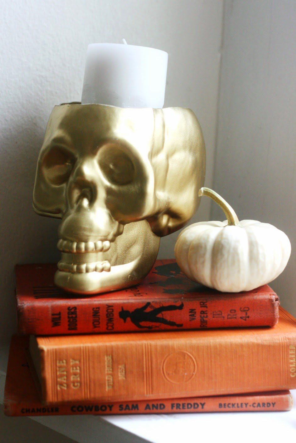 DIY-Skull-Crafts-Halloween-Decor-Candle-Holder