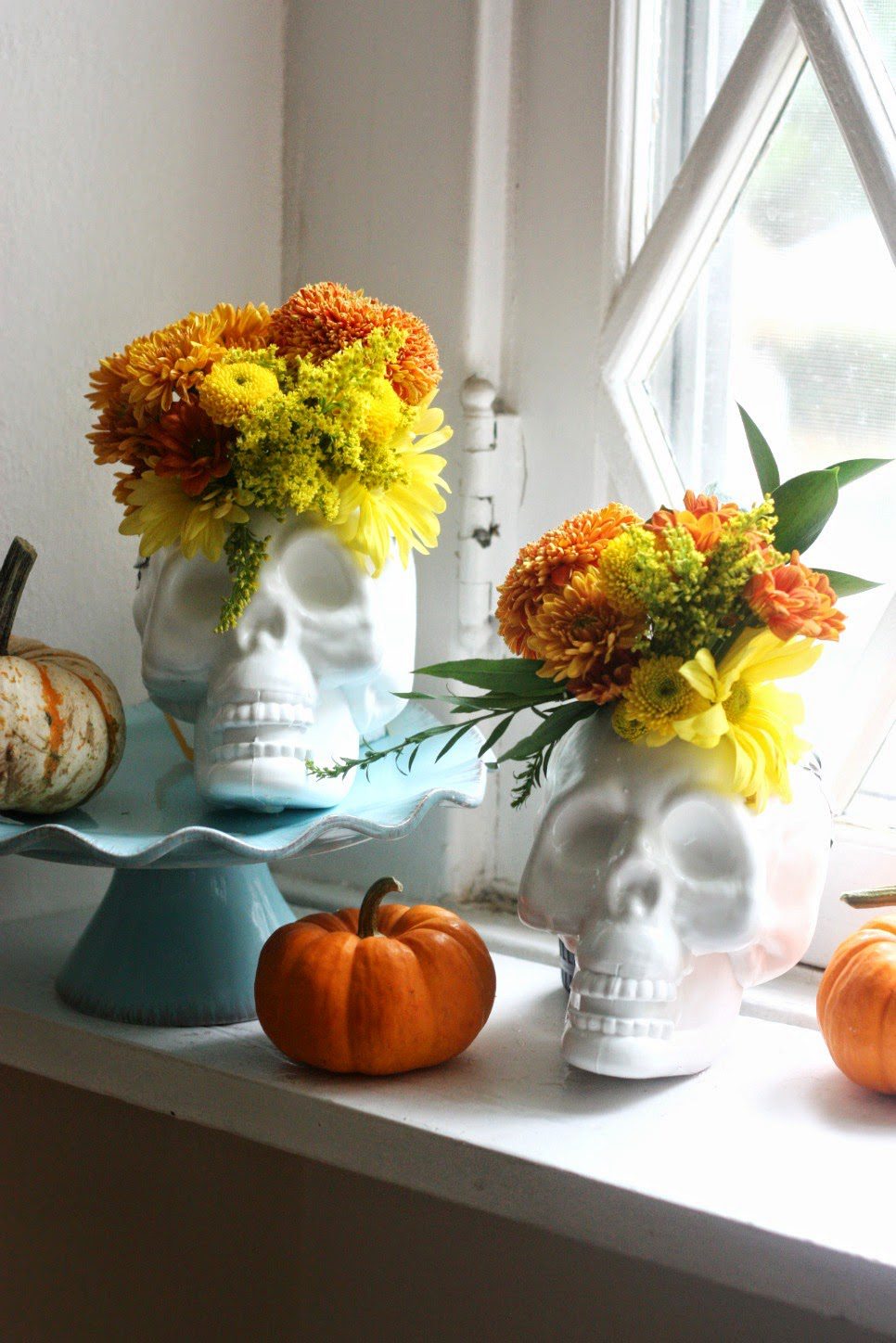 DIY-Skull-Crafts-Halloween-Decor-Skull-Vases